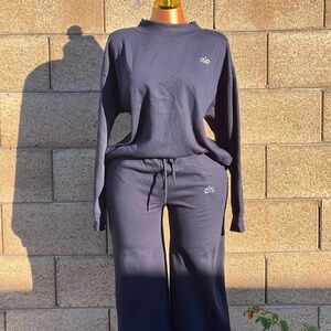 ALO Yoga Navy Sweatshirt and pants Set
